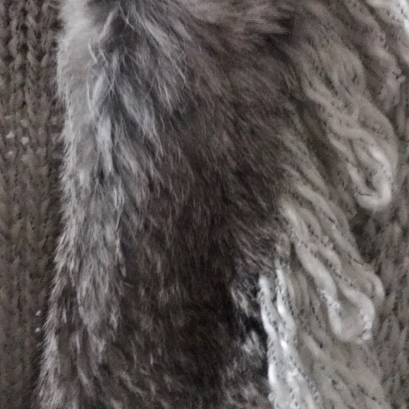Long sleeved knit cardigan with fur trim - Picture 3 of 4